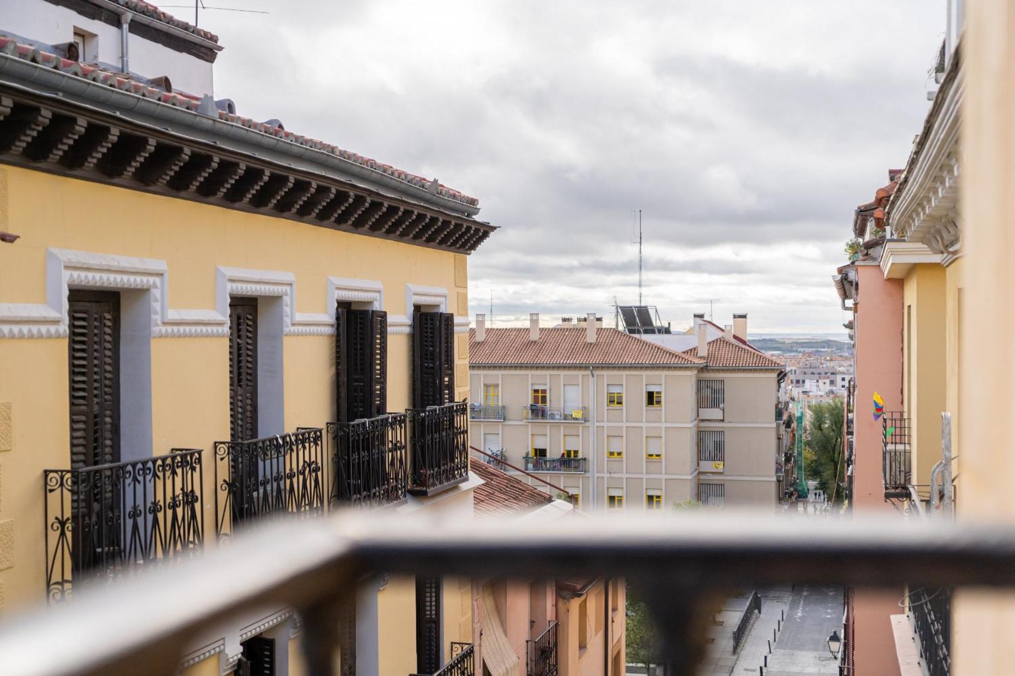 Apartment Grande En Lavapies Alquiler Temporal Madrid